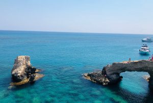 איה נאפה עם ילדים